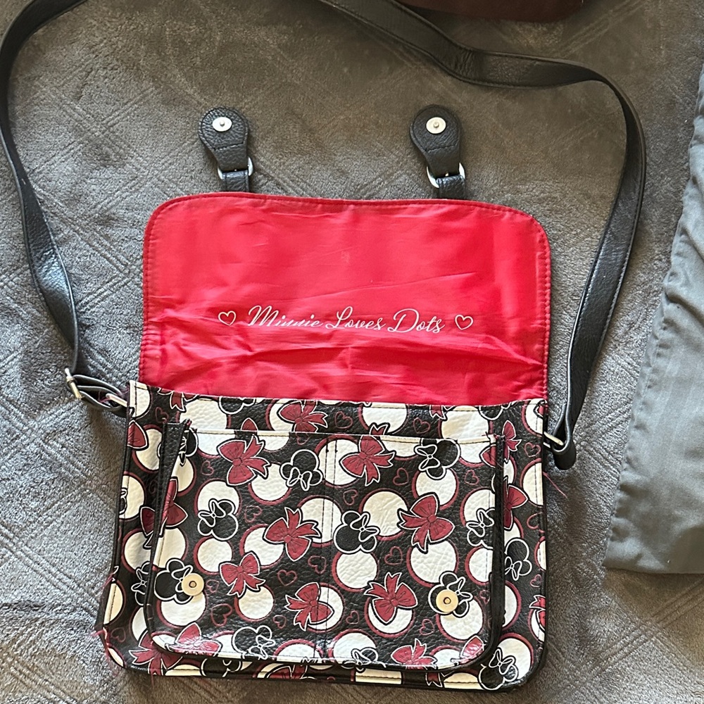 Minnie Loves Dots Floral Crossbody Bag - Black and Red